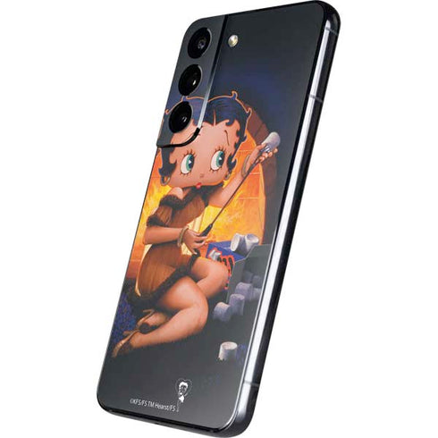 Betty Boop Roasting Marshmallows Galaxy S22 Skin